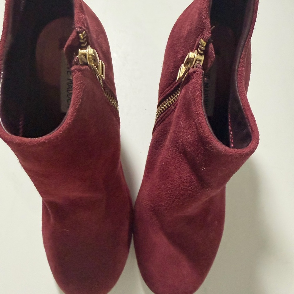 Steve Madden  Burgundy Suede Ankle Boots size 7